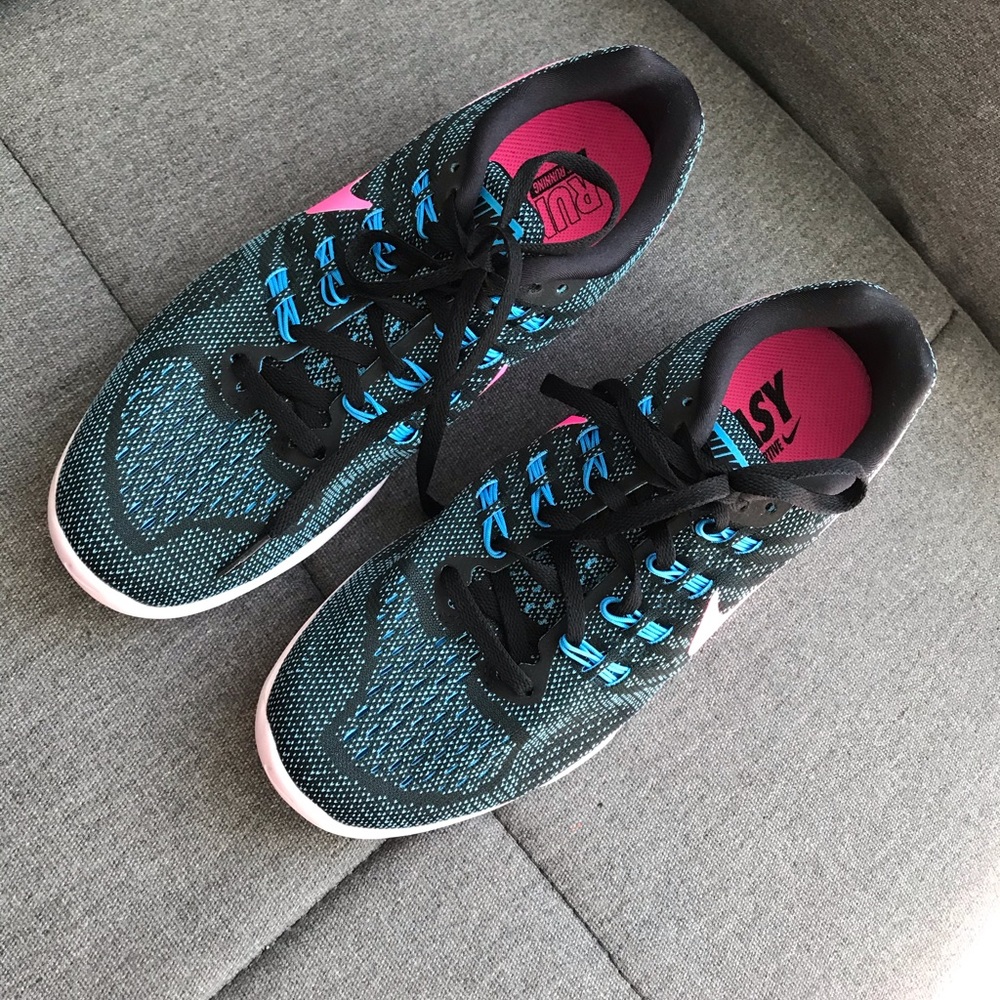 BRAND NEW NIKE RUNNING SHOES. With original box.